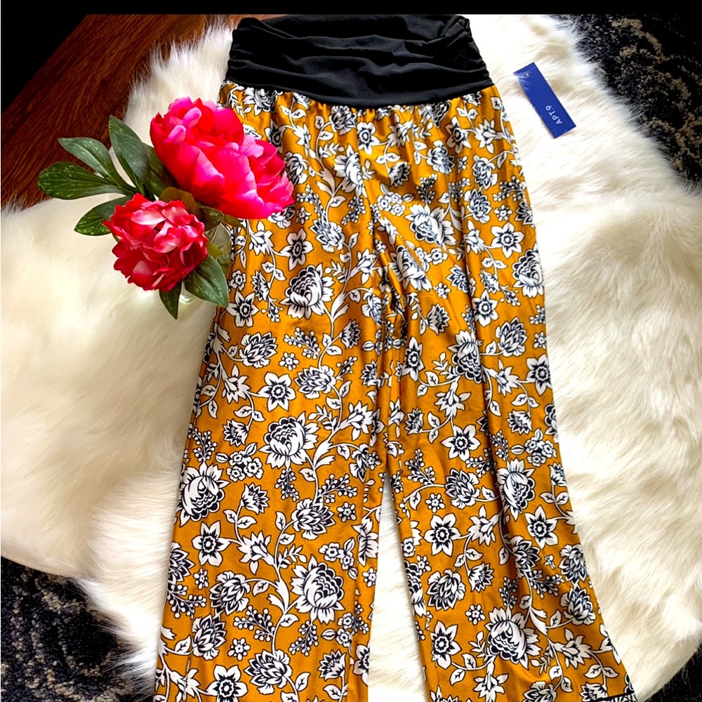 *NWT Women’s palazzo pants SIZE XS NWT*